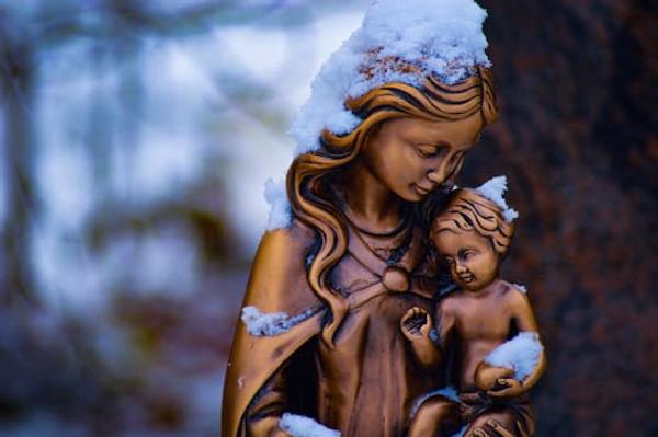 Statue of the Virgin Mary and the child Jesus
