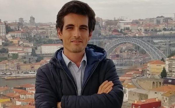 Dios era más bien una ocupación entre el fútbol, la universidad y los amigos. En Eindhoven se dio cuenta de que no podía ser cristiano sólo los domingos.