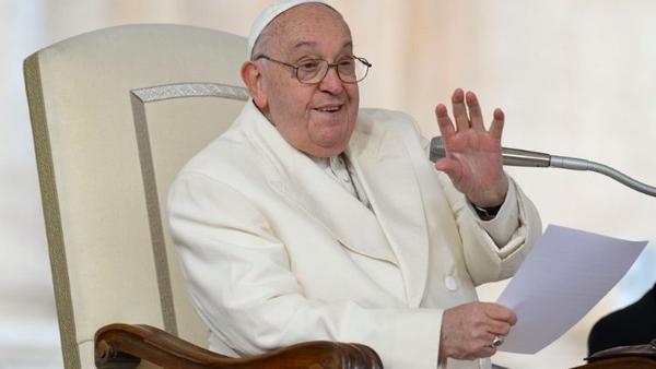 Pope preaching from his chair; side view from his right