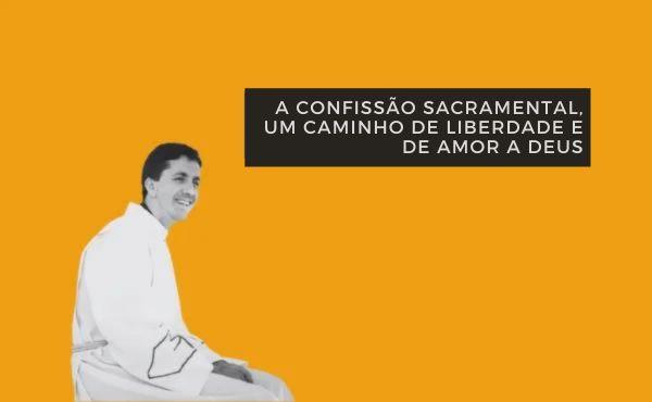 Sacerdote sentado en el confesionario