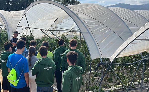 Los alumnos de la EFA Quintanes, en Osona, en un día de trabajo.