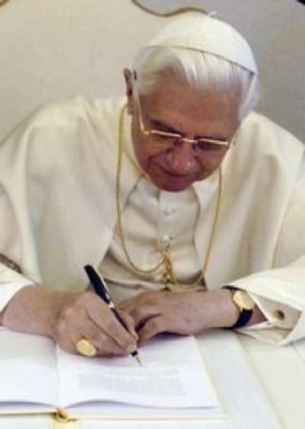 Carta encíclica escrita por Benedicto XVI sobre el desarrollo humano integral en la caridad y en la verdad, firmada el pasado 29 de junio San Pedro y San Pablo y distribuida este martes por la Santa Sede.